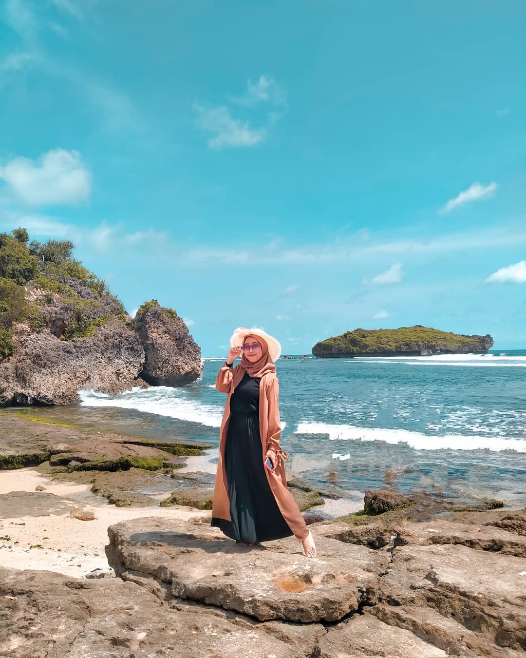 Foto Tempat Wisata Pantai Sadranan Foto Tempat Wisata Pantai Sadranan